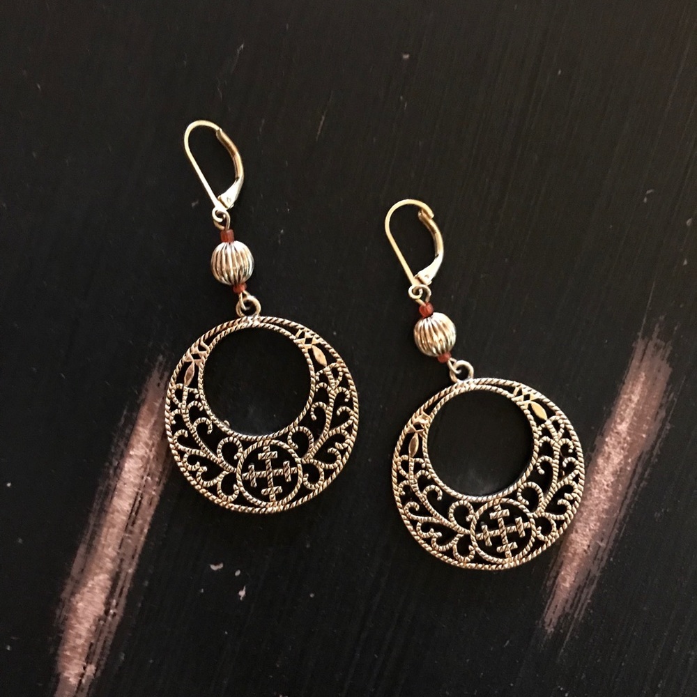 Gold tone round drop earrings!